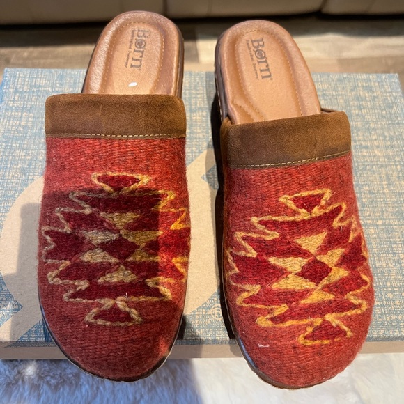 Born Clogs - Picture 3 of 6